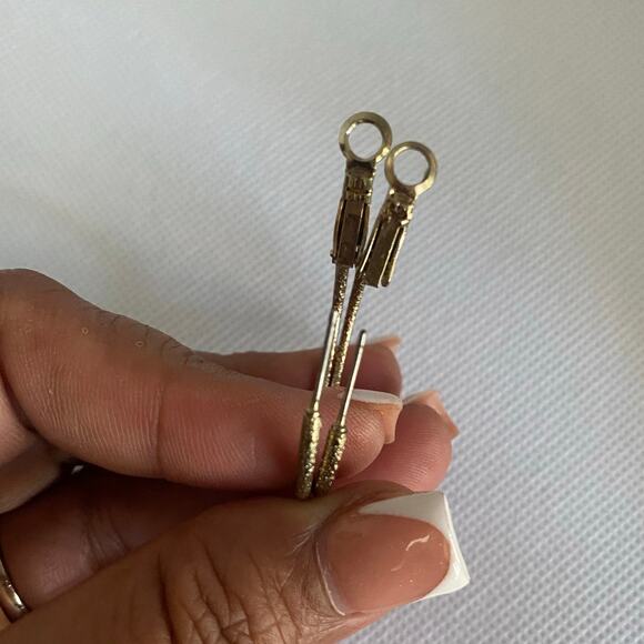 Vintage 80s/90s Gold Tone Hoop Earrings Textured Glitter Finish 1in Latch Back - Picture 16 of 17